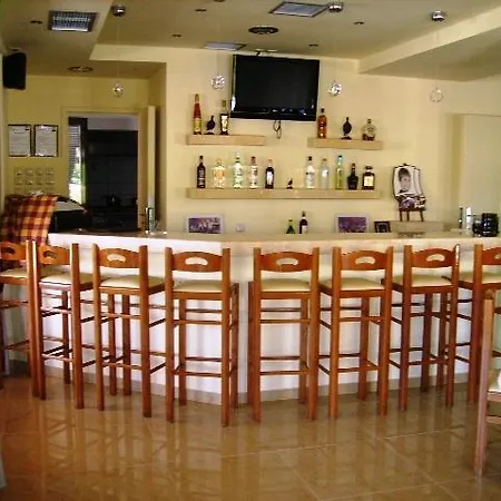 Tzevenos Apts Hotell 2*