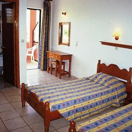 Tzevenos Apts