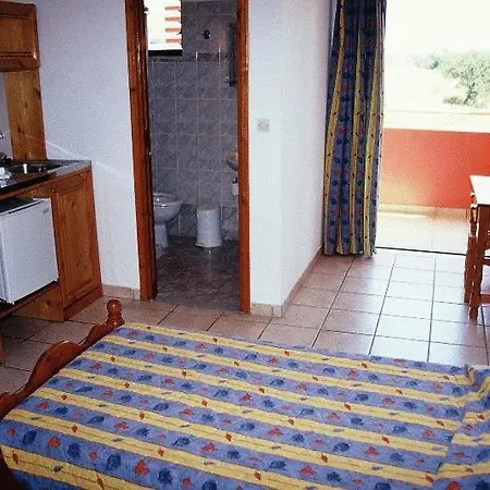Tzevenos Apts Hotell